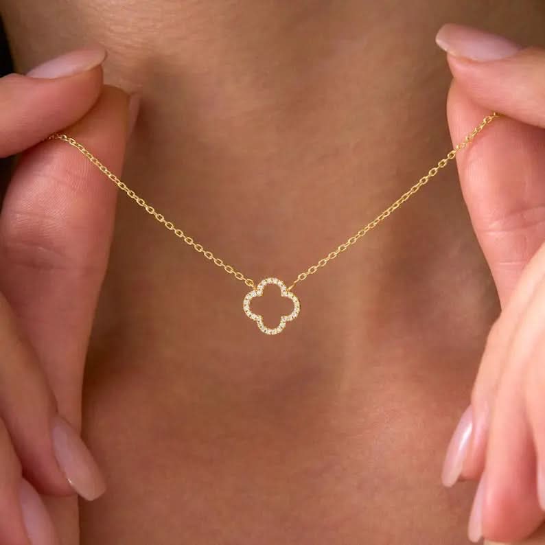 Dainty Clover Necklace