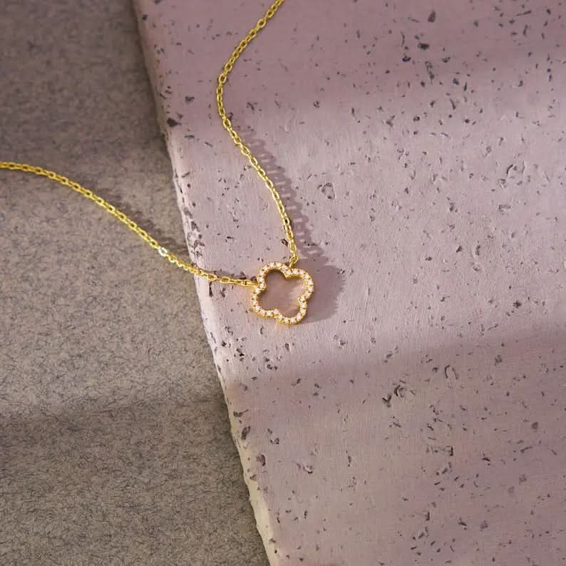 Dainty Clover Necklace