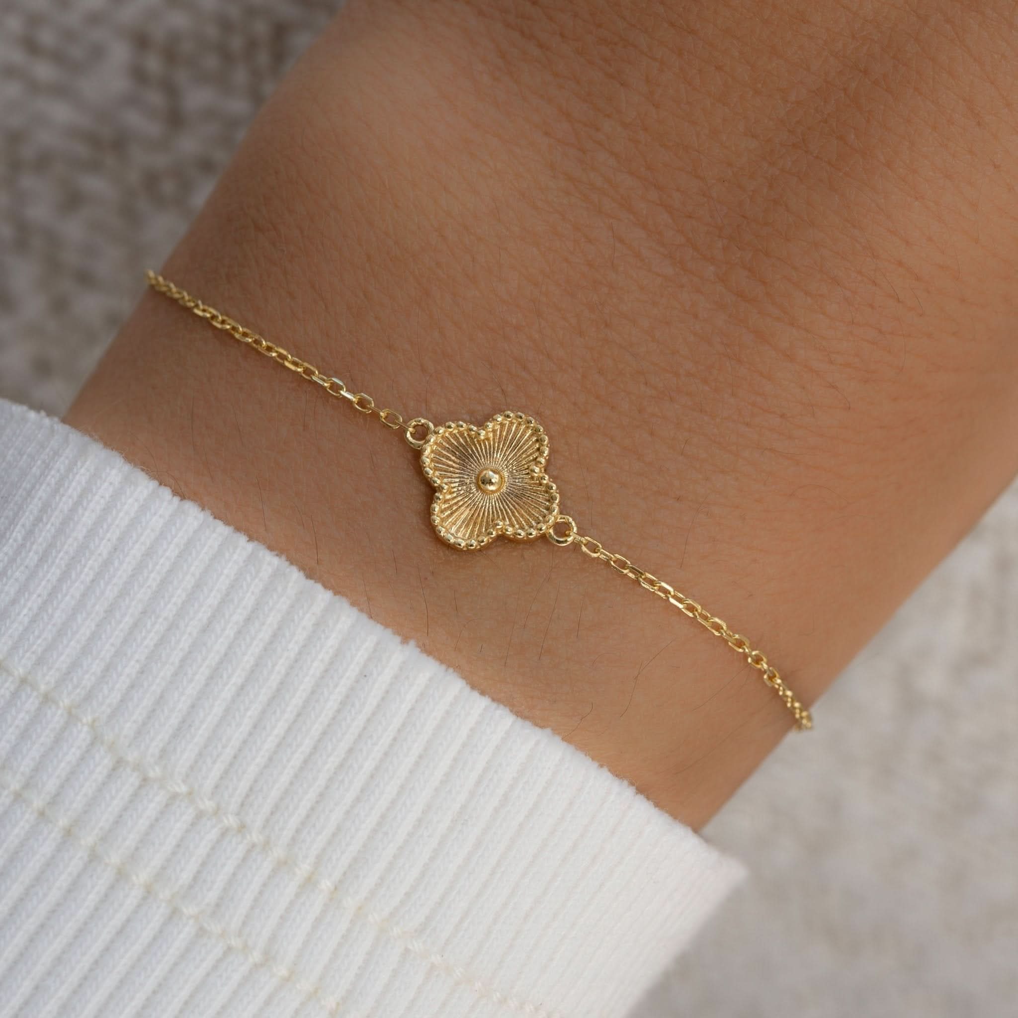 Dahlia Single Four Leaf Clover Bracelet