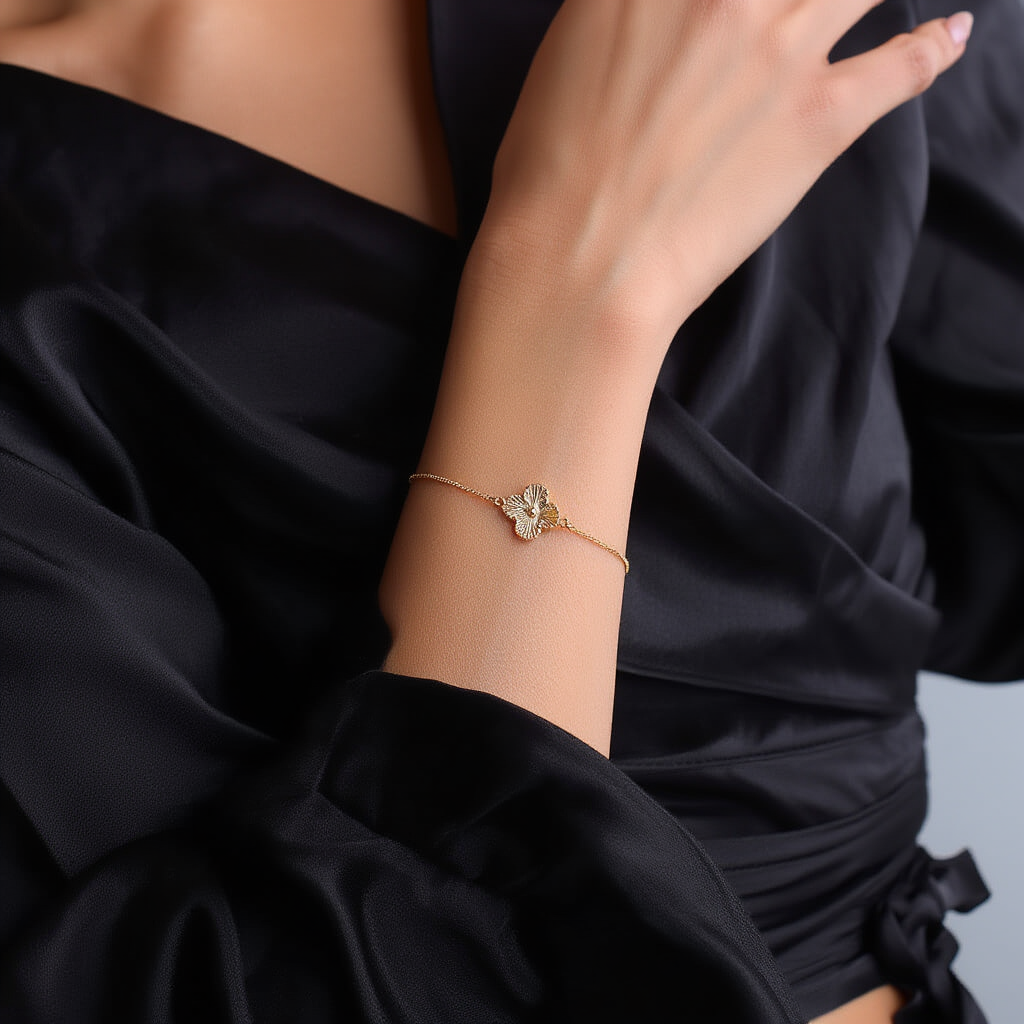 Dahlia Single Four Leaf Clover Bracelet