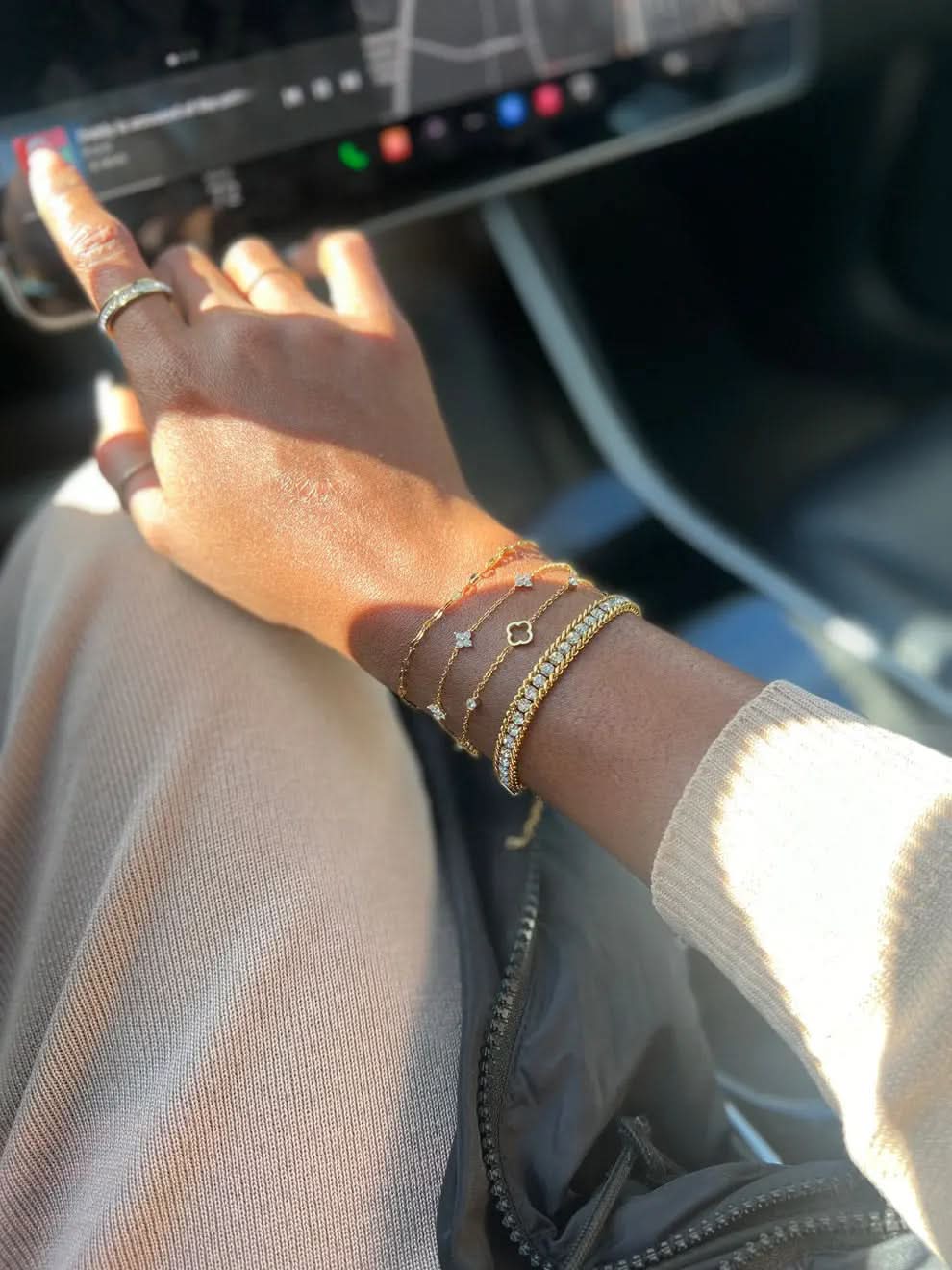 Hollow Out Clover Bracelet