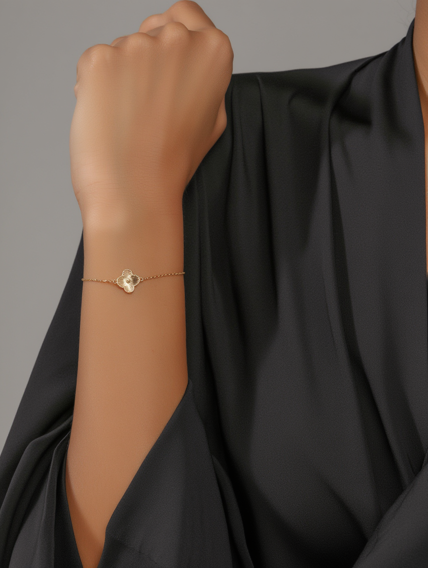 Dahlia Single Four Leaf Clover Bracelet