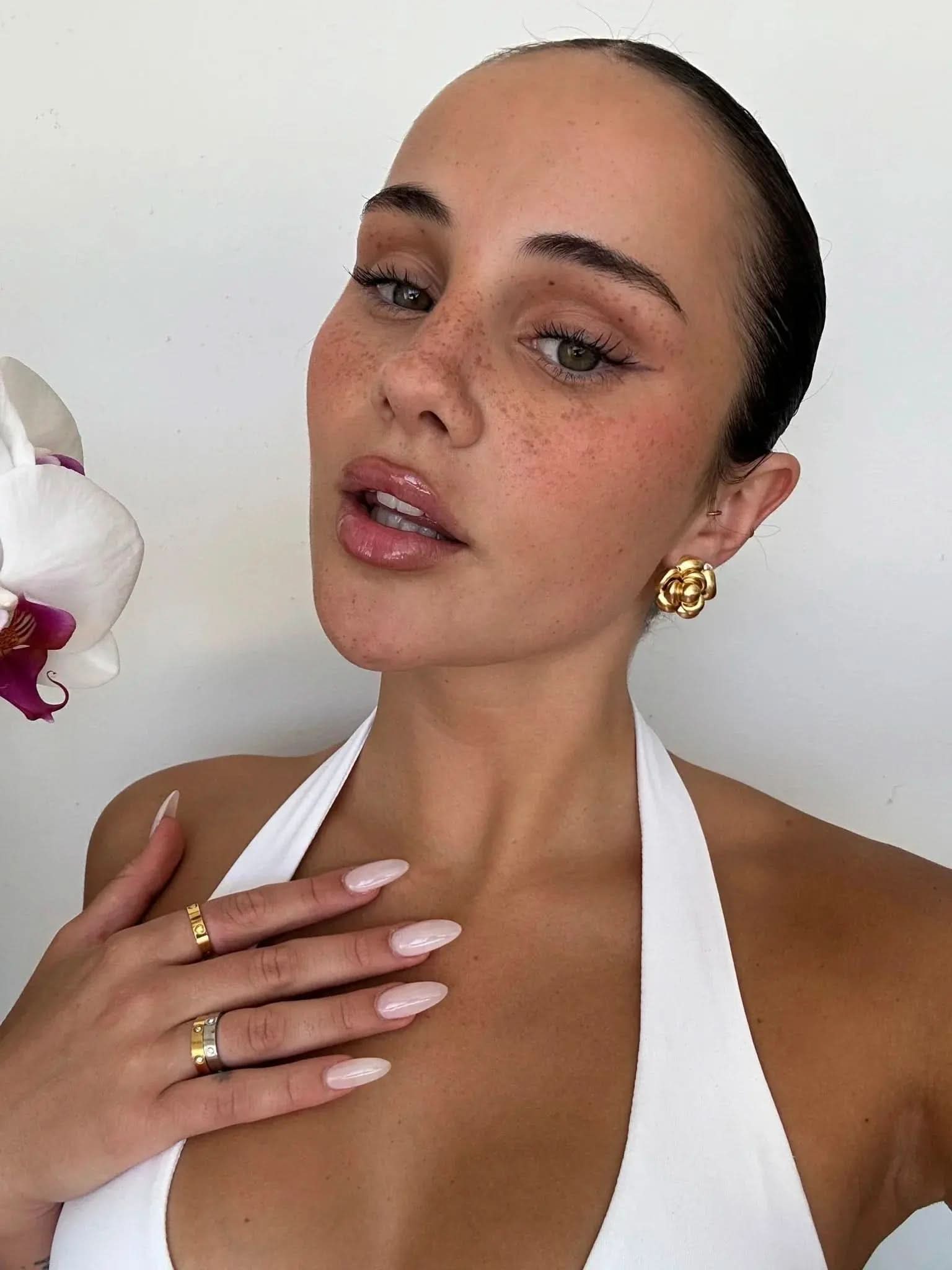 Elen Earrings – Gold Floral Studs