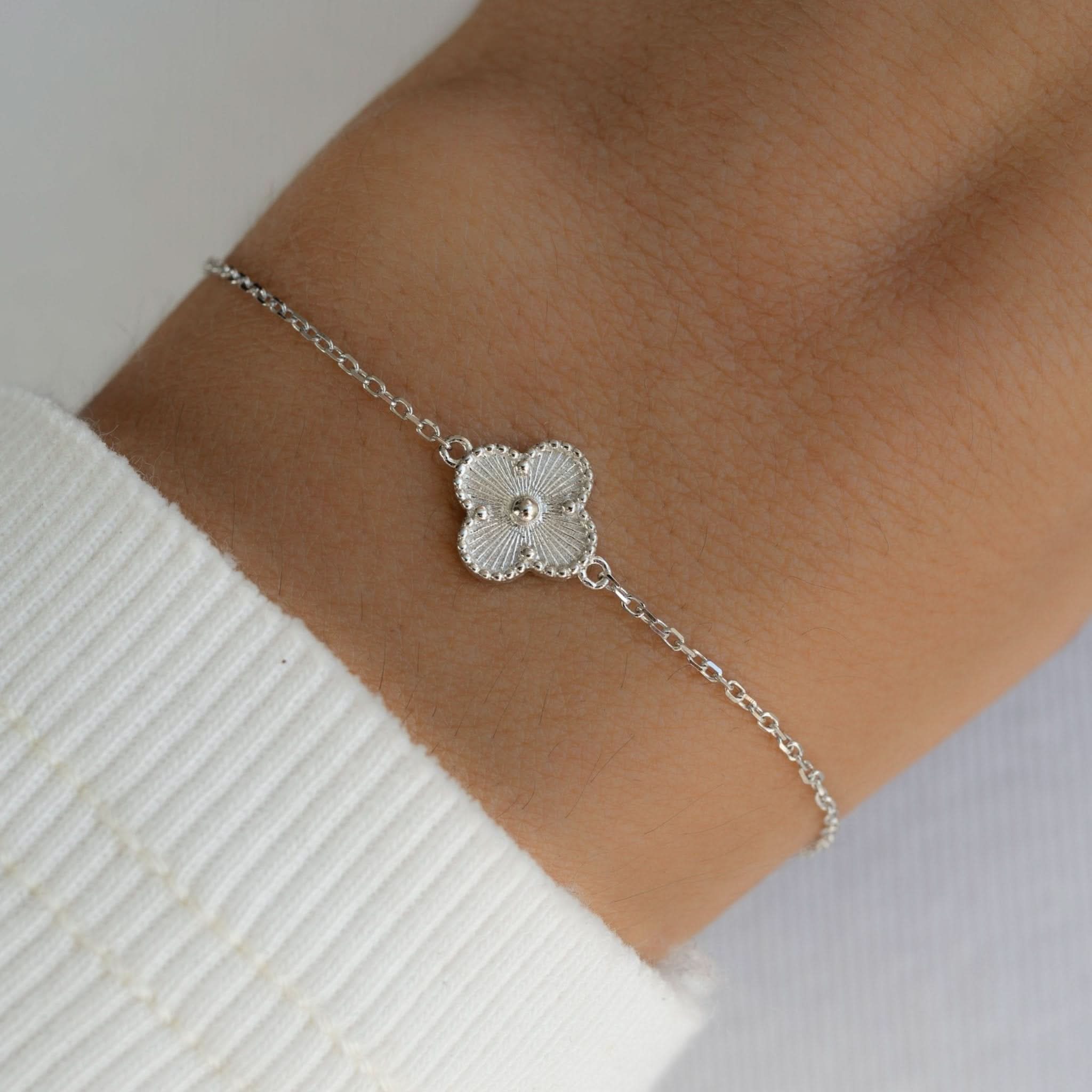 Dahlia Single Four Leaf Clover Bracelet
